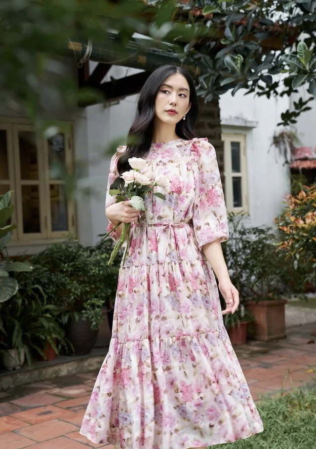 Mặc đẹp suốt mùa hè với những mẫu váy hoa lãng mạn, ngọt ngào - Thời trang - Việt Giải Trí
