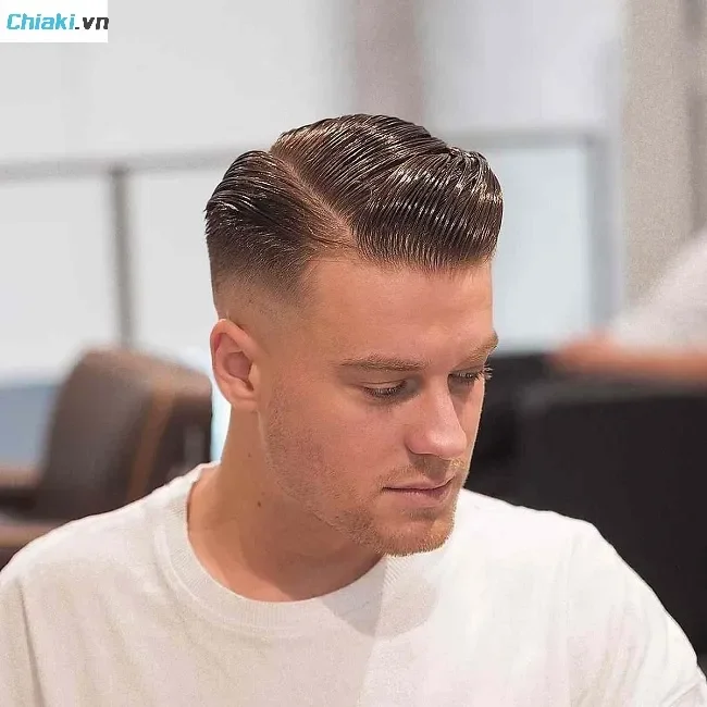 Kiểu tóc Pompadour kết hợp với Side Part và Temple Taper