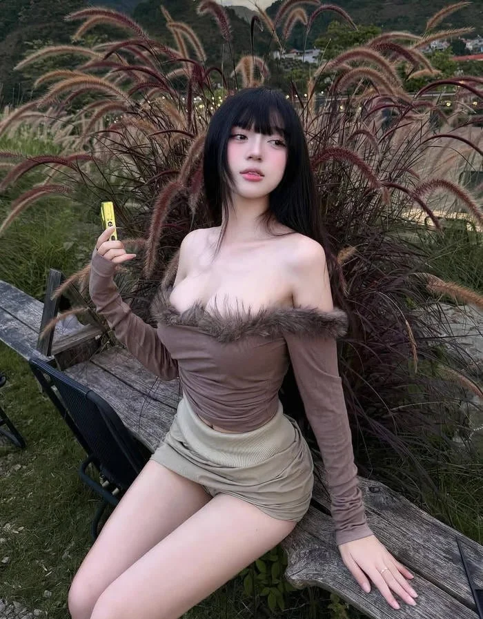 224+ ảnh gái xinh hở hang quyến rũ đầy mê hoặc khó rời mắt