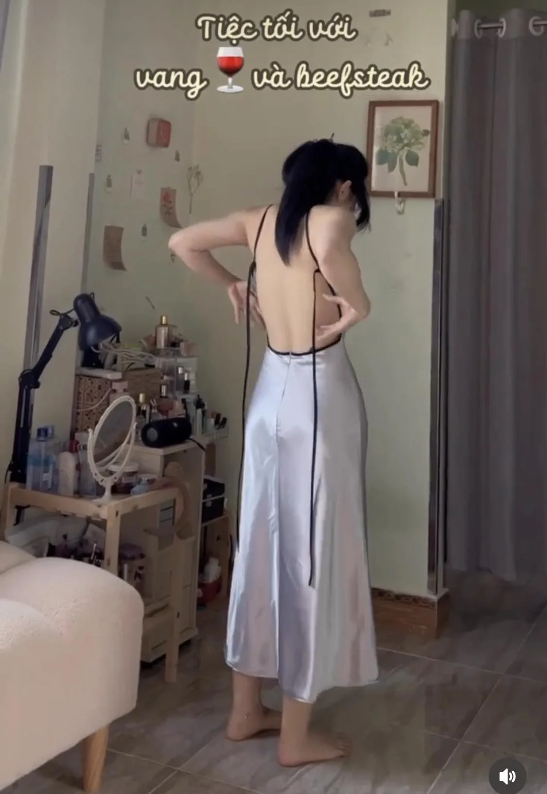 Cô gái Việt cao "3 mét bẻ đôi" trong clip "mặc váy ngủ đi hẹn hò" nhận ý kiến trái chiều