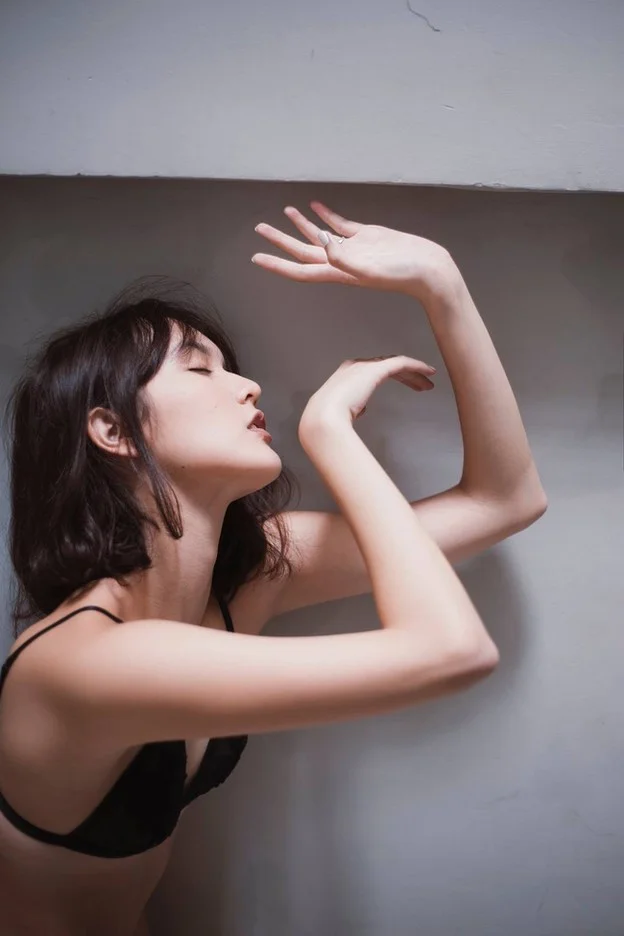 Hải Tú khoe bộ ảnh táo bạo và sexy - Hình 5