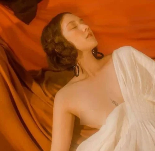 Bộ ảnh hải tú nude, tấm 8