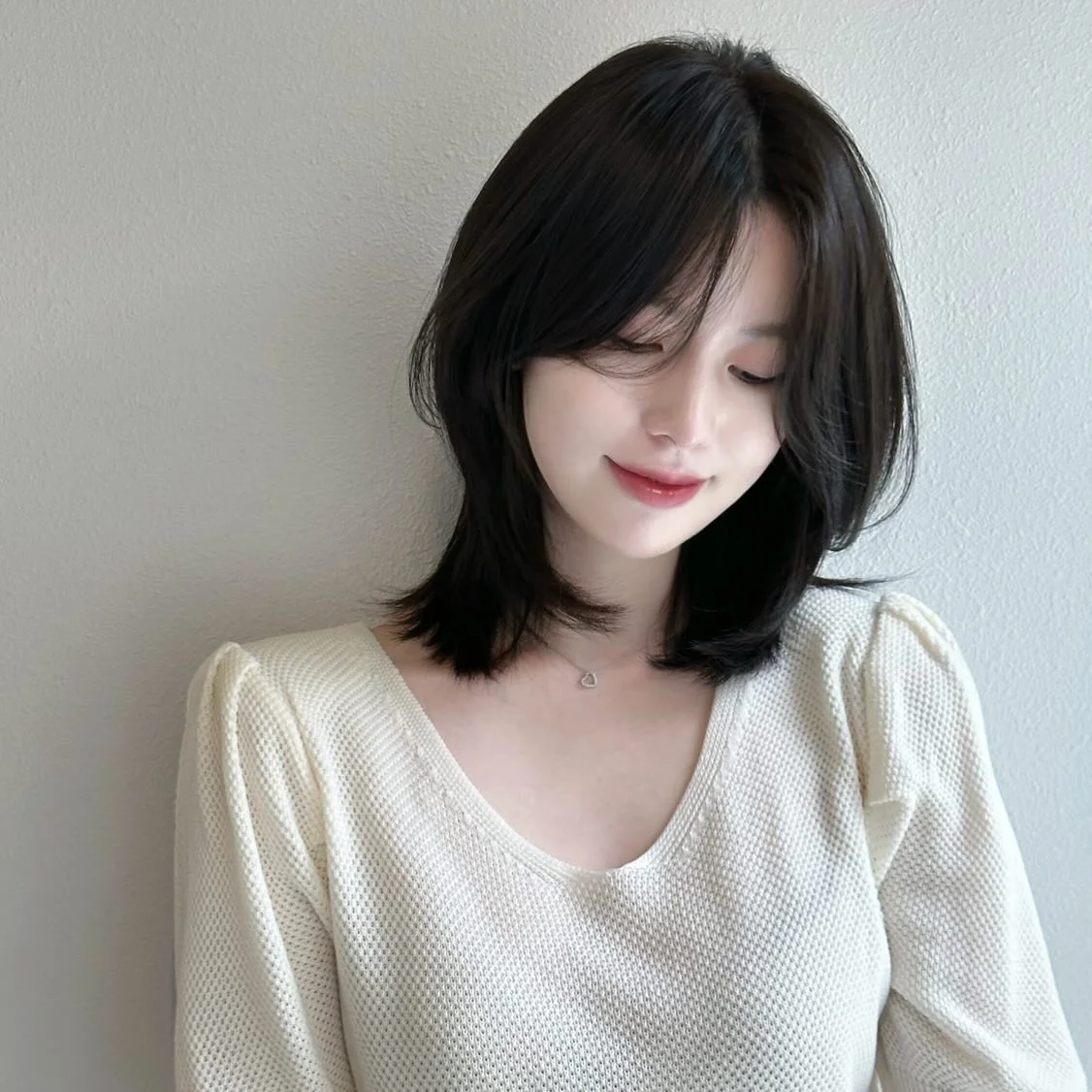 Mái tóc ngắn layer ngang vai đơn giản và thanh lịch