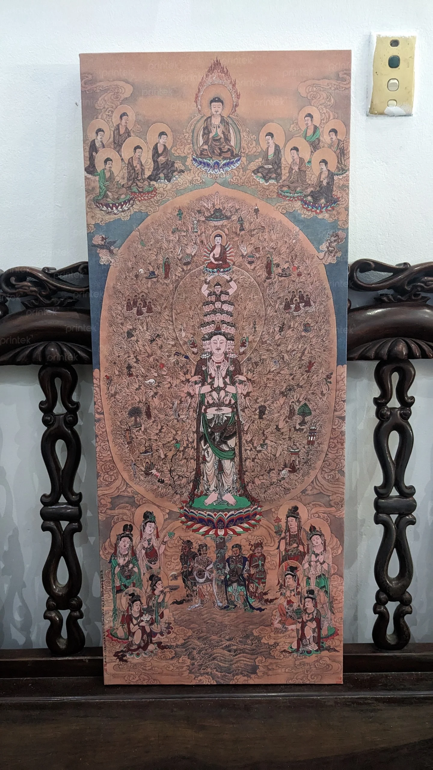 Bức tranh tôn giáo điêu khắc trên gỗ treo tường trong chủ đề hình ảnh phật