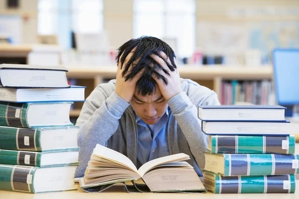 Những thói quen xấu ảnh hưởng đến học tập của bạn - TKBooks